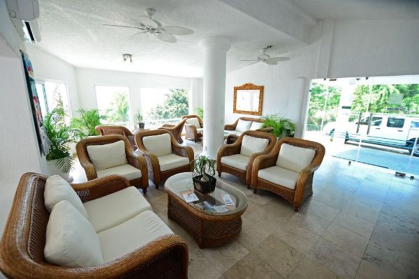Dolphin Cove Inn (Manzanillo)